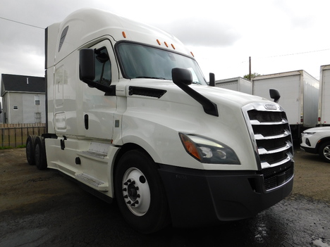 USED 2018 FREIGHTLINER CASCADIA TANDEM AXLE SLEEPER TRUCK #2462
