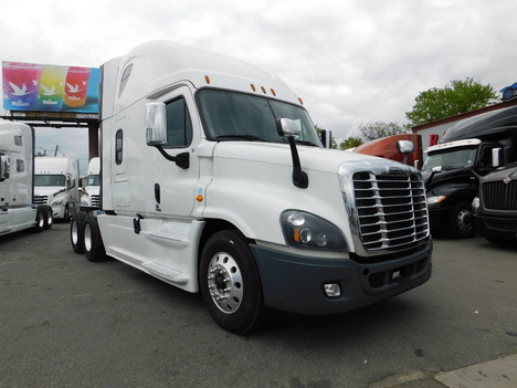 USED 2016 FREIGHTLINER CASCADIA TANDEM AXLE SLEEPER TRUCK #2465