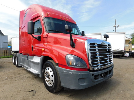 USED 2017 FREIGHTLINER CASCADIA TANDEM AXLE SLEEPER TRUCK #2469