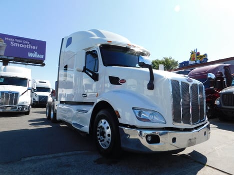USED 2022 PETERBILT 579 TANDEM AXLE SLEEPER TRUCK #2484