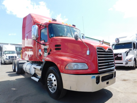 USED 2015 MACK PINNACLE TANDEM AXLE SLEEPER TRUCK #2486