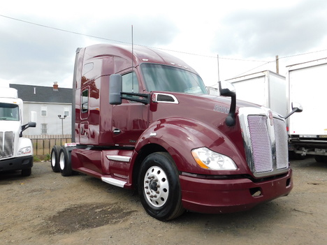 USED 2018 KENWORTH T-680 TANDEM AXLE SLEEPER TRUCK #2490