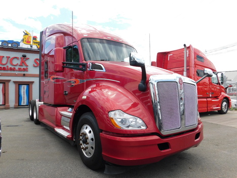 USED 2018 KENWORTH T-680 TANDEM AXLE SLEEPER TRUCK #2515