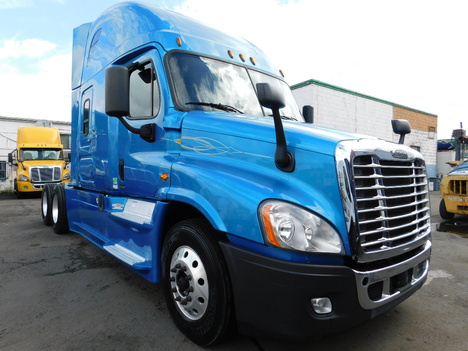 USED 2018 FREIGHTLINER CASCADIA TANDEM AXLE SLEEPER TRUCK #2532