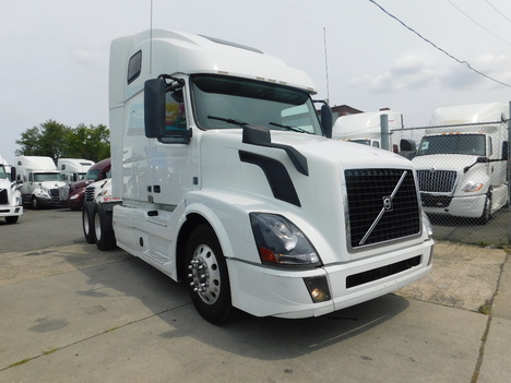 USED 2017 VOLVO VNL-670 TANDEM AXLE SLEEPER TRUCK #2537