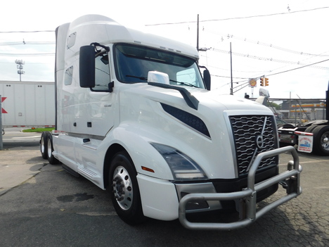 USED 2019 VOLVO VNL-760 TANDEM AXLE SLEEPER TRUCK #2548
