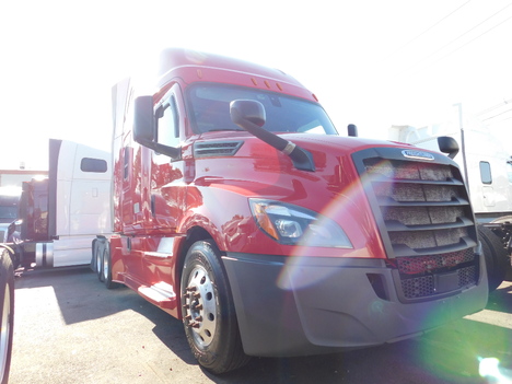 USED 2019 FREIGHTLINER CASCADIA TANDEM AXLE SLEEPER TRUCK #2556