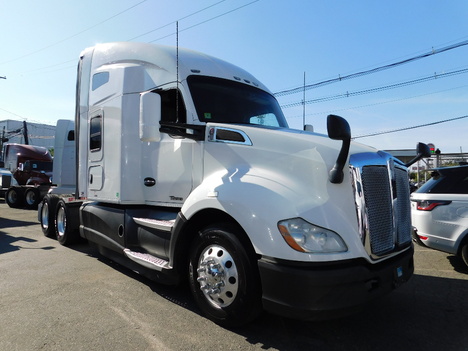 USED 2016 KENWORTH T-680 SINGLE AXLE SLEEPER TRUCK #2558