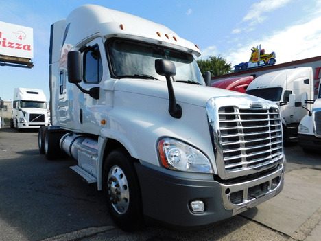 USED 2015 FREIGHTLINER CASCADIA TANDEM AXLE SLEEPER TRUCK #2559