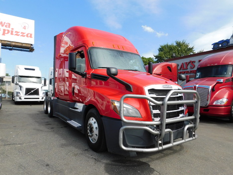 USED 2020 FREIGHTLINER CASCADIA TANDEM AXLE SLEEPER TRUCK #2561