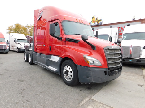 USED 2018 FREIGHTLINER CASCADIA TANDEM AXLE SLEEPER TRUCK #2578