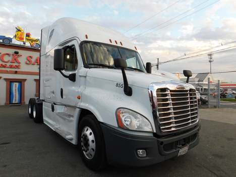 USED 2018 FREIGHTLINER CASCADIA TANDEM AXLE SLEEPER TRUCK #2585