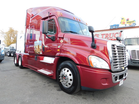 USED 2016 FREIGHTLINER CASCADIA TANDEM AXLE SLEEPER TRUCK #2586