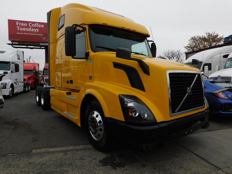 USED 2017 VOLVO VNL TANDEM AXLE SLEEPER TRUCK #2594