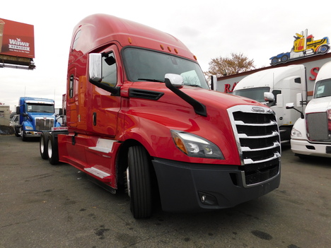 USED 2018 FREIGHTLINER CASCADIA TANDEM AXLE SLEEPER TRUCK #2595