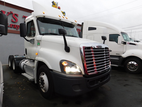 2016 FREIGHTLINER cascadia Tandem Axle Daycab #2597
