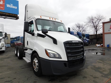 2020 FREIGHTLINER cascadia Tandem Axle Daycab #2630