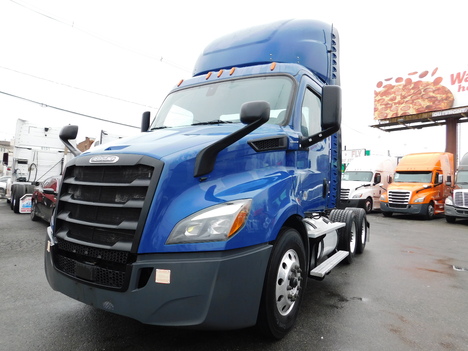 USED 2019 FREIGHTLINER CASCADIA TANDEM AXLE DAYCAB TRUCK #2661