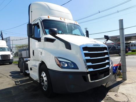 USED 2019 FREIGHTLINER CASCADIA TANDEM AXLE DAYCAB TRUCK #2718