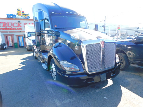 2019-kenworth-t-680-tandem-axle-sleeper #3048