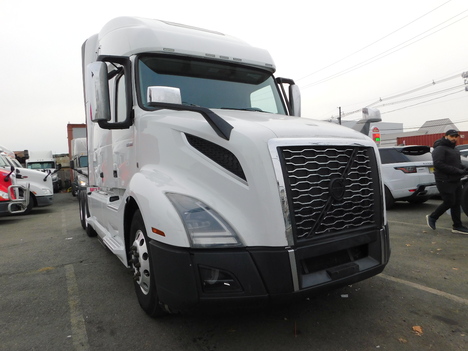 2022 VOLVO VNL-760 Tandem Axle Sleeper #3051