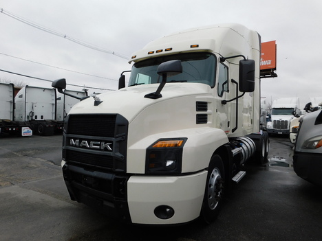 2021-mack-anthem-tandem-axle-sleeper #3086