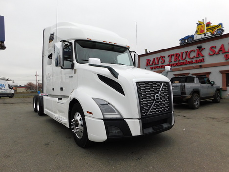 2020-volvo-vnl-760-tandem-axle-sleeper #3096