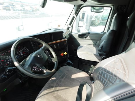 2020 INTERNATIONAL LT Tandem Axle Sleeper #3098