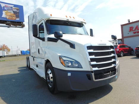 2020-freightliner-cascadia-tandem-axle-sleeper #3100