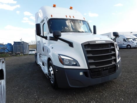 2022 FREIGHTLINER CASCADIA Tandem Axle Sleeper #3106