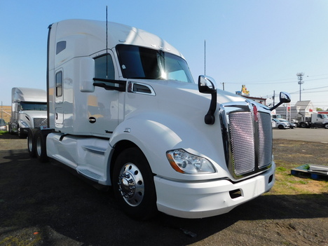 2020-kenworth-t-680-tandem-axle-sleeper #3111