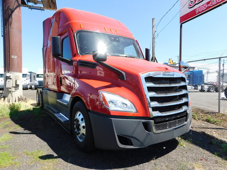2021 FREIGHTLINER CASCADIA Tandem Axle Sleeper #3131