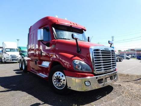 2018 FREIGHTLINER CASCADIA Tandem Axle Sleeper #3132