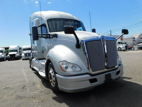 2022 KENWORTH t-680 Tandem Axle Sleeper #3136