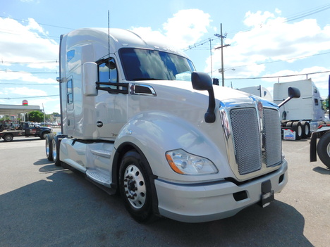 2022-kenworth-t-680-tandem-axle-sleeper #3140