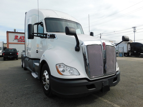 2022-kenworth-t-680-tandem-axle-sleeper #3150