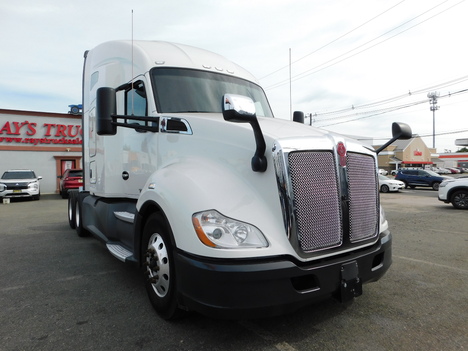 2022-kenworth-t-680-tandem-axle-sleeper #3151