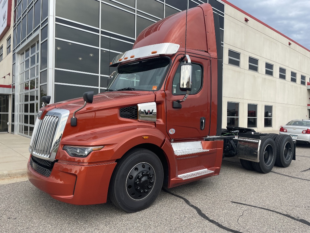 2024 WESTERN STAR 57X TANDEM AXLE DAYCAB FOR SALE 1704