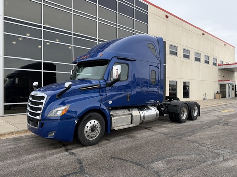 2022-freightliner-cascadia-126-tandem-axle-sleeper #1793