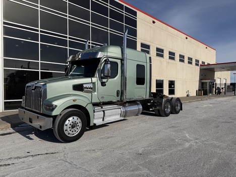 2022 WESTERN STAR 49X Tandem Axle Sleeper #1796