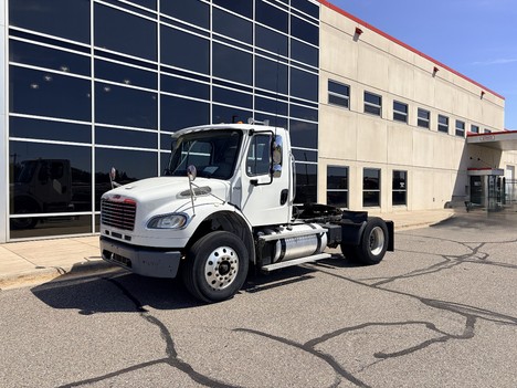 2017 FREIGHTLINER M2106 Single Axle Daycab #1825