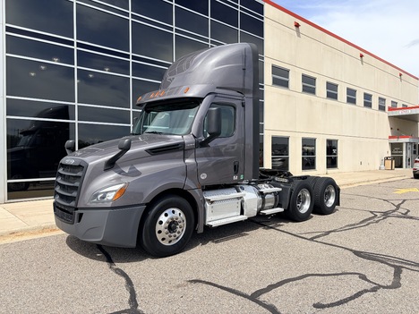 2022 FREIGHTLINER CASCADIA 126 Tandem Axle Daycab #1831