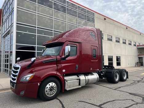 2022 FREIGHTLINER CASCADIA 126 Tandem Axle Sleeper #1843
