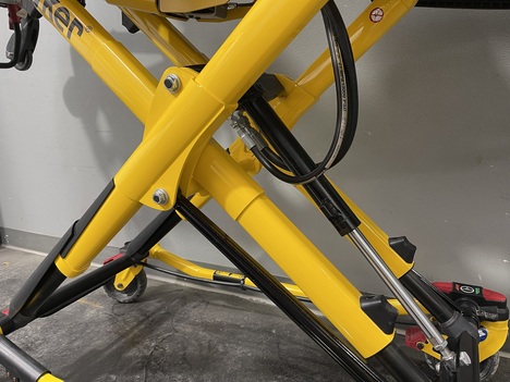 USED STRYKER 6506 STRETCHER TRUCK #$vid