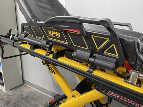 USED STRYKER 6506 STRETCHER TRUCK #$vid