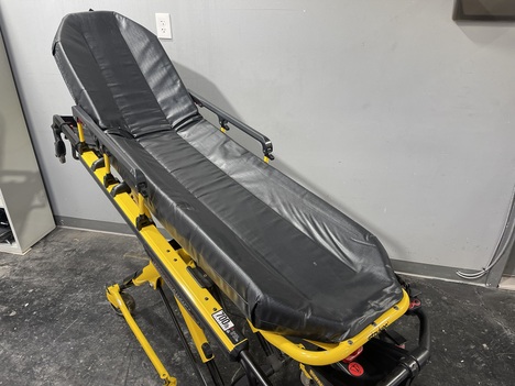 USED STRYKER 6500 STRETCHER TRUCK #$vid