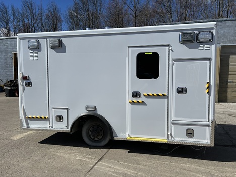 REMOUNTED 2018 FORD E450 TYPE III AMBULANCE TRUCK #$vid
