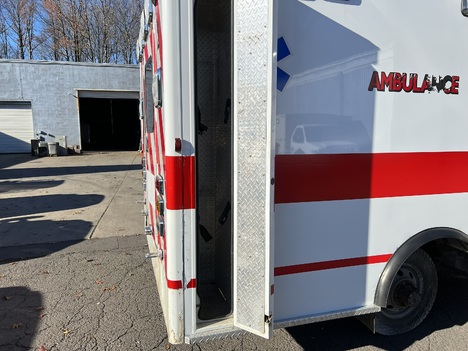 REMOUNTED FORD E350 TYPE III AMBULANCE TRUCK #$vid