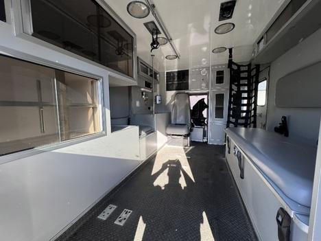 REMOUNTED FORD E350 TYPE III AMBULANCE TRUCK #$vid