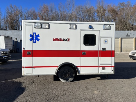 REMOUNTED FORD E350 TYPE III AMBULANCE TRUCK #$vid